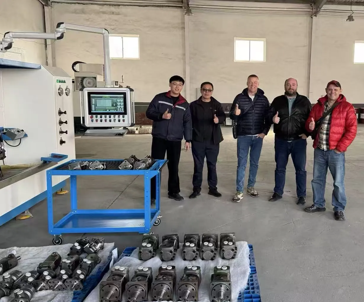 Os clientes rusos visitaron a fábrica de motores hidráulicos Yushan en Qingdao para inspeccionar e intercambiar opinións. Os clientes rusos visitaron a fábrica de motores hidráulicos Yushan en Qingdao para inspeccionar e intercambiar opinións.